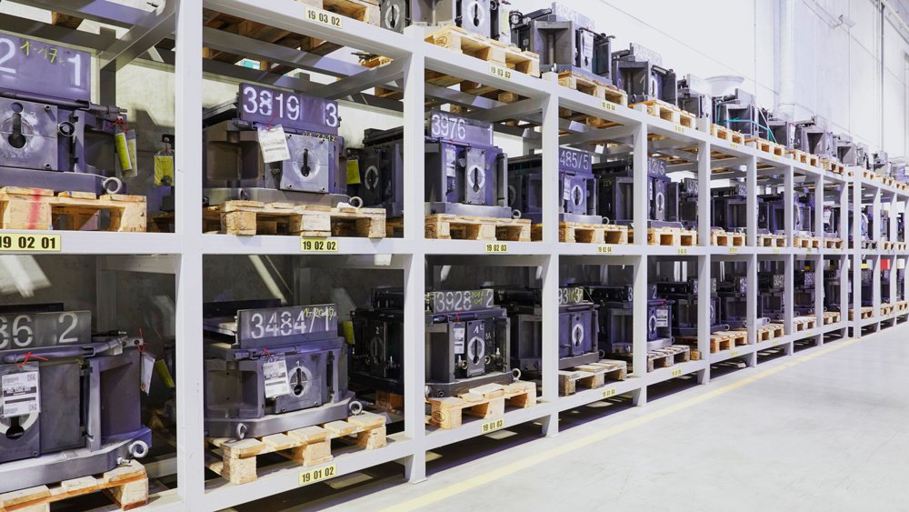 Smart Casting car wheels on shelves