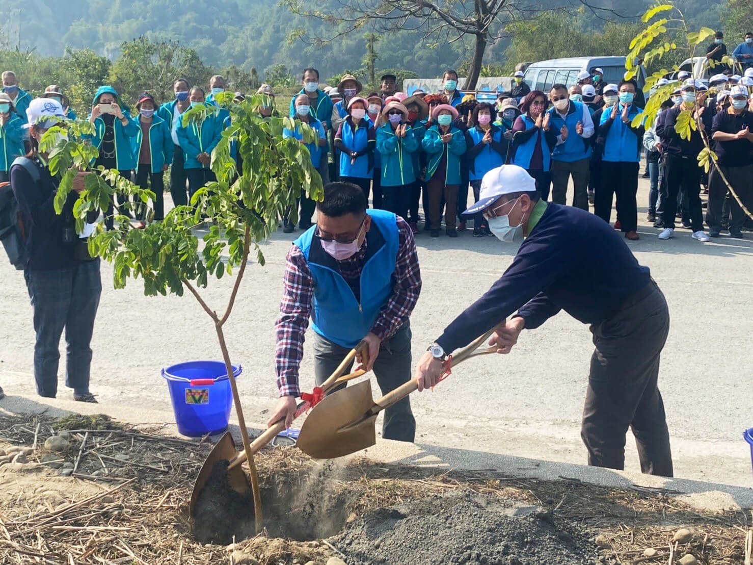 RONAL employees in Taiwan planting trees